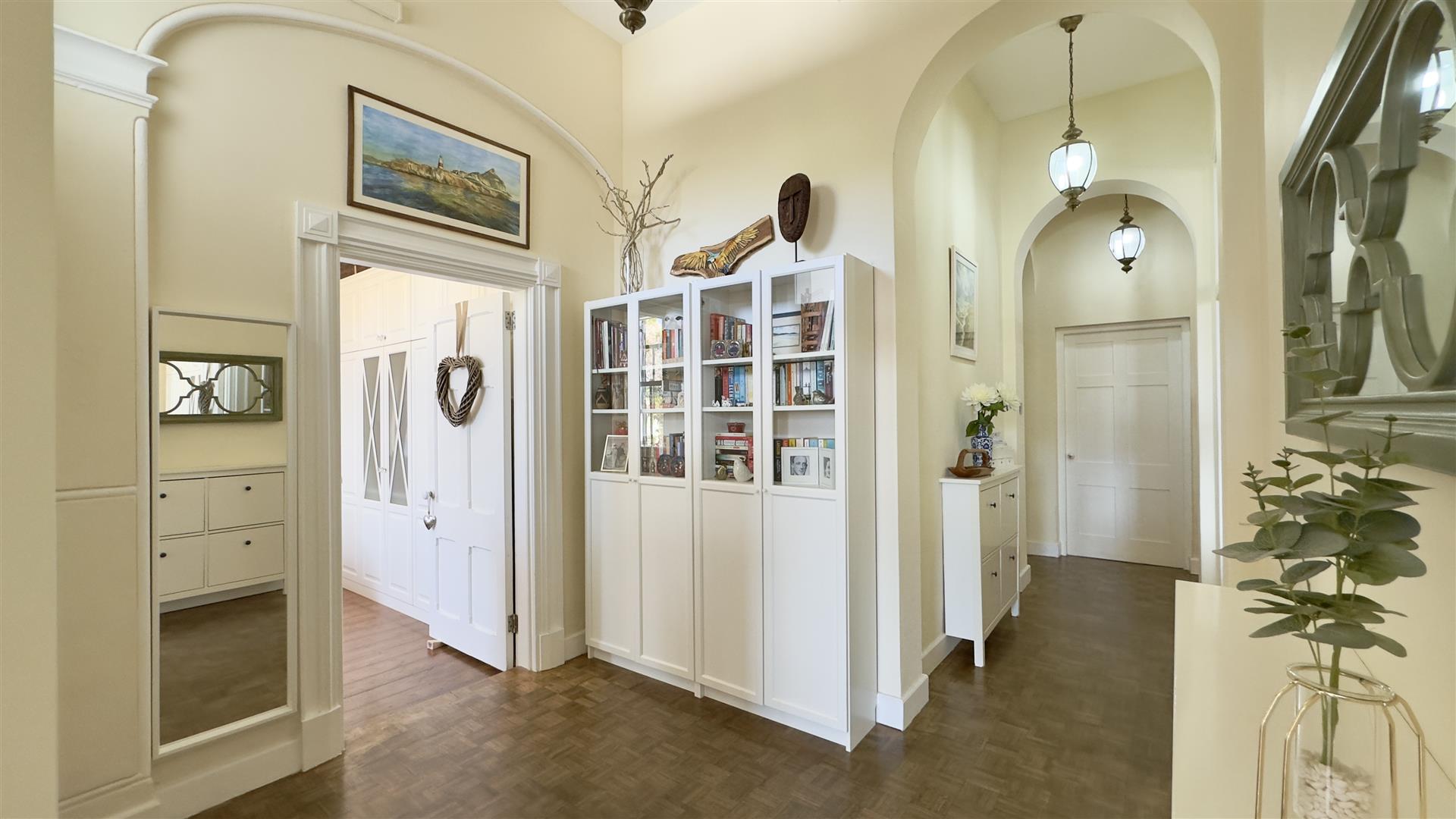 Image of Apartment - 3 Bedrooms - 1 Bathrooms for Sale in Town Area-Gibraltar, Image 4